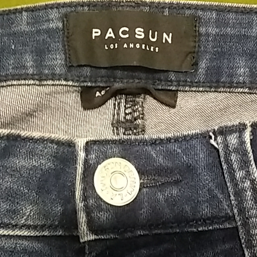 Jeans - Picture 2 of 4
